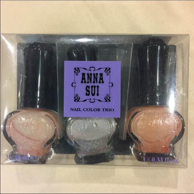 ANNA SUI(アナスイ)のXmasカラーにも！新品ANNA SUIマニキュア3色セット コスメ/美容のネイル(マニキュア)の商品写真