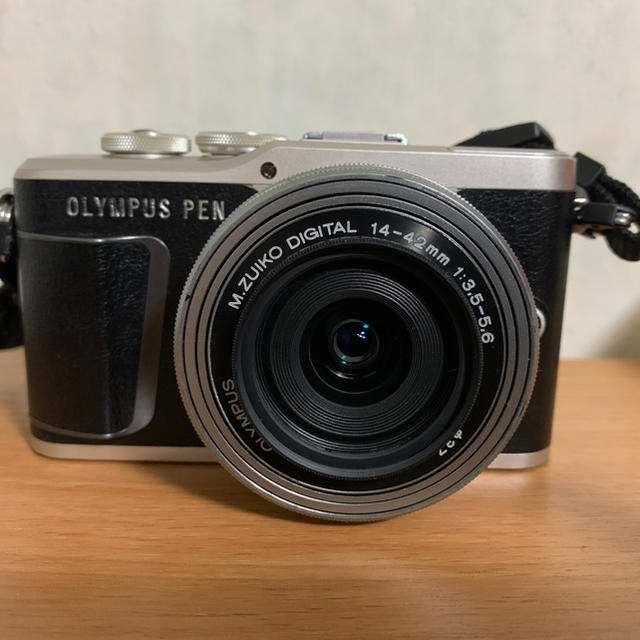 OLYMPUS(オリンパス)のOLYMPUS PEN E-PL9 ブラック　レンズ付き スマホ/家電/カメラのカメラ(ミラーレス一眼)の商品写真