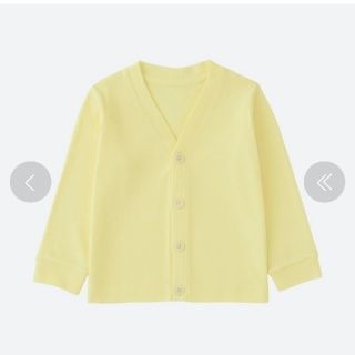 ユニクロ(UNIQLO)の新品未使用未開封！ユニクロ コットンVネックカーディガン イエロー 80サイズ(カーディガン/ボレロ)