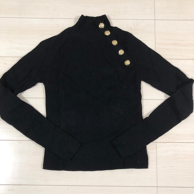 ZARA(ザラ)のZARA ゴールドボタンタートルネックニット レディースのトップス(ニット/セーター)の商品写真