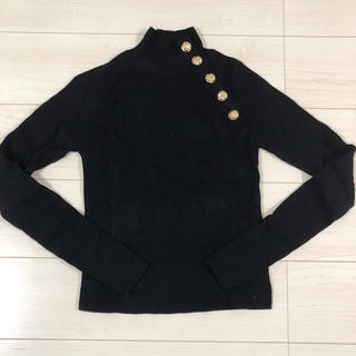 ザラ(ZARA)のZARA ゴールドボタンタートルネックニット(ニット/セーター)