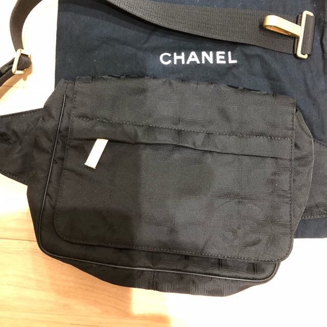 CHANEL(シャネル)の★気まぐれお値下げ中★ シャネルニュートラベルライン　ウエストポーチ　超‼︎美品 レディースのバッグ(ボディバッグ/ウエストポーチ)の商品写真