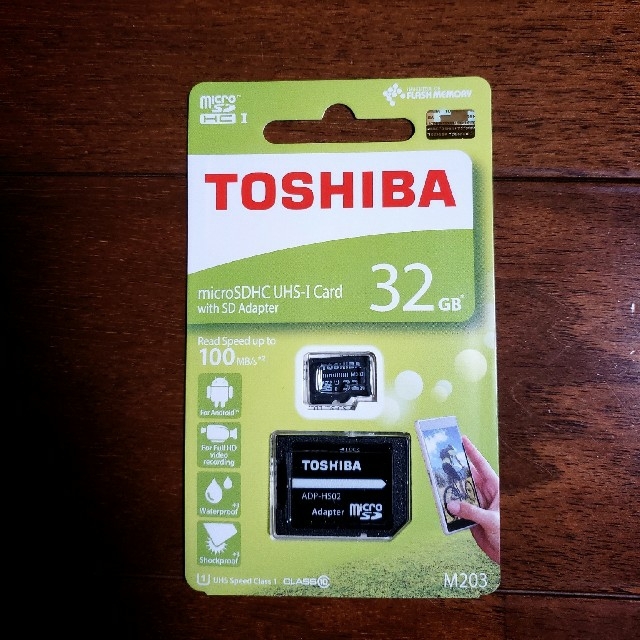 東芝(トウシバ)の★アダプタ付き★マイクロSDカード★東芝★microSD 32GB★※海外向けパ スマホ/家電/カメラのスマートフォン/携帯電話(その他)の商品写真