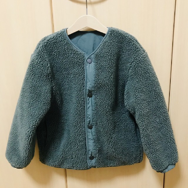 UNIQLO(ユニクロ)のUNIQLO リバーシブルボアジャケット キッズ/ベビー/マタニティのキッズ服男の子用(90cm~)(ジャケット/上着)の商品写真