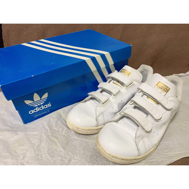 adidas(アディダス)のスタンスミス　ホワイト×ゴールド　(28cm) メンズの靴/シューズ(スニーカー)の商品写真