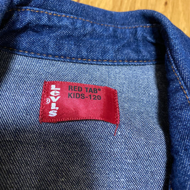 Levi's(リーバイス)のLevi'sデニムシャツ　キッズ キッズ/ベビー/マタニティのキッズ服男の子用(90cm~)(Tシャツ/カットソー)の商品写真