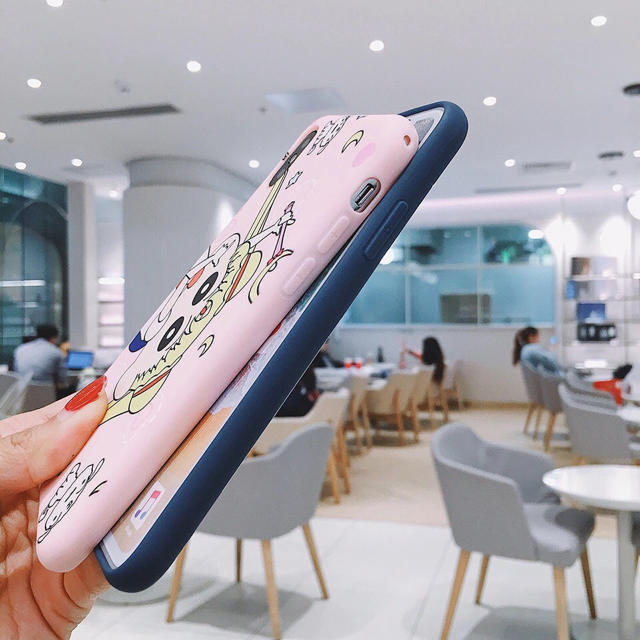 クレヨンしんちゃん セーラームーンiPhone 11proケース スマホ/家電/カメラのスマホアクセサリー(iPhoneケース)の商品写真