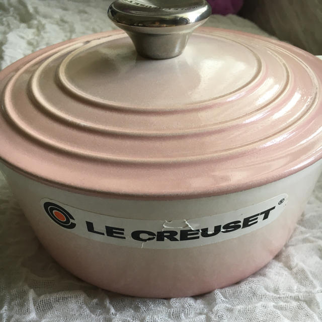 LE CREUSET(ルクルーゼ)のルクルーゼ　ココットロンド18㎝ インテリア/住まい/日用品のキッチン/食器(鍋/フライパン)の商品写真