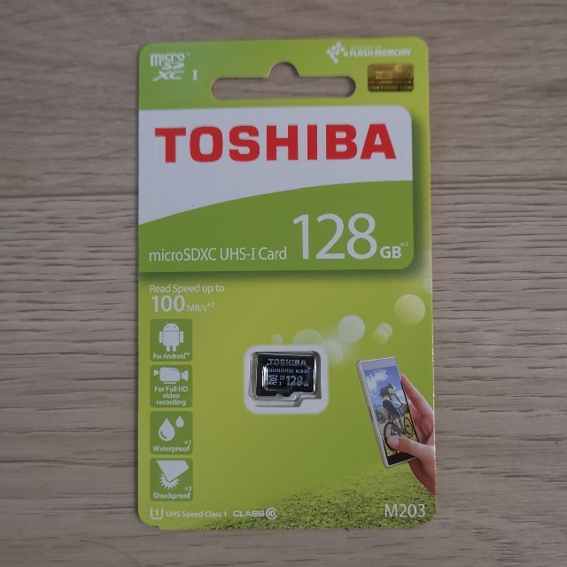 東芝(トウシバ)の新品未使用 東芝 microSD 128GB スマホ/家電/カメラのスマートフォン/携帯電話(その他)の商品写真