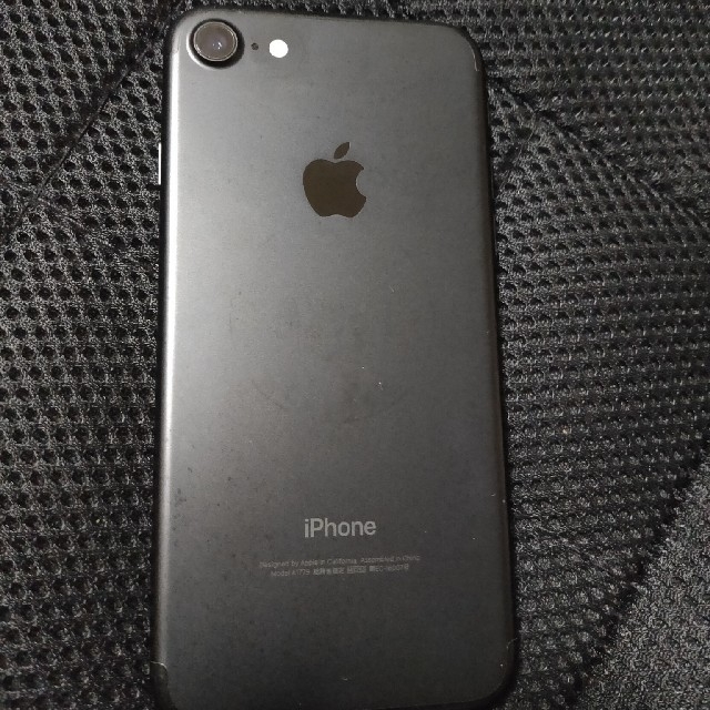iPhone 7 black 128GB SIMフリー スマホ/家電/カメラのスマートフォン/携帯電話(スマートフォン本体)の商品写真