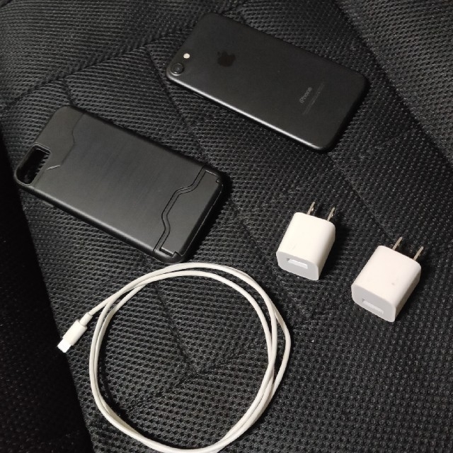iPhone 7 black 128GB SIMフリー スマホ/家電/カメラのスマートフォン/携帯電話(スマートフォン本体)の商品写真