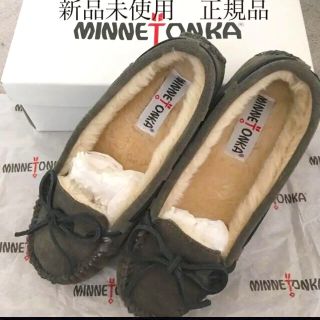 ミネトンカ(Minnetonka)の【新品未使用】ミネトンカ　モカシン　スエード　キャリー　UGG(スリッポン/モカシン)