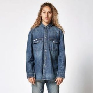 フィアオブゴッド(FEAR OF GOD)のfog essentials デニムシャツ(シャツ)