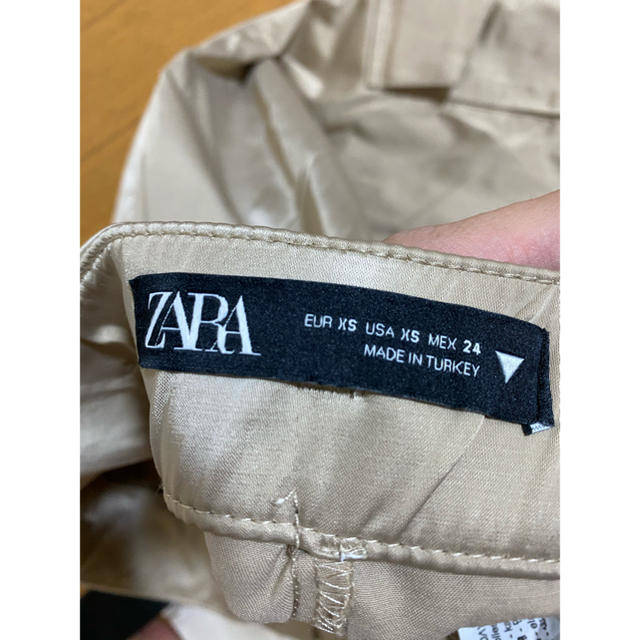 ZARA(ザラ)のZARA   ベルト付きサテンカーゴパンツ レディースのパンツ(ワークパンツ/カーゴパンツ)の商品写真