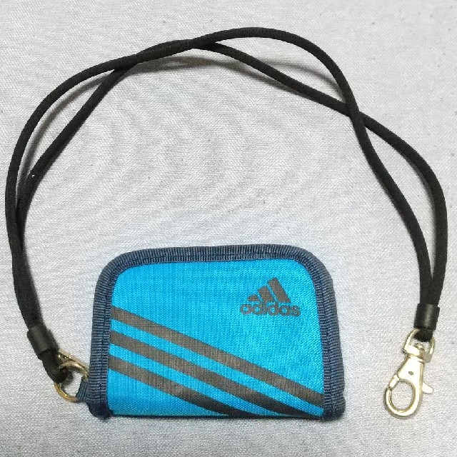 adidas(アディダス)のアディダスの小銭入れ キッズ/ベビー/マタニティのこども用ファッション小物(財布)の商品写真