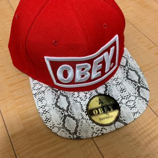 オベイ(OBEY)のOBEY  キャップ　赤　白　刺繍　新品自宅保管(キャップ)