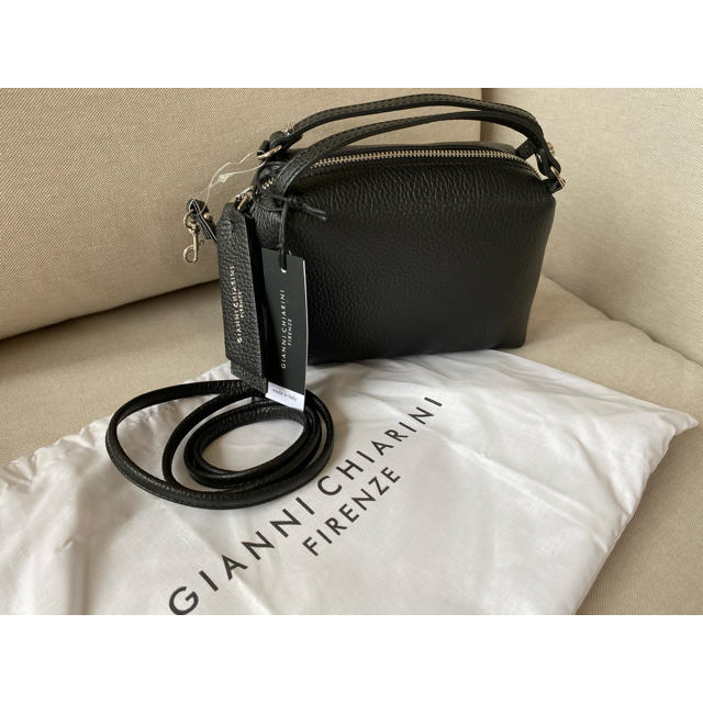 TOMORROWLAND(トゥモローランド)のGianni Chiarini ジャンニキャリーニ  アリファ　ブラック　新品 レディースのバッグ(ショルダーバッグ)の商品写真