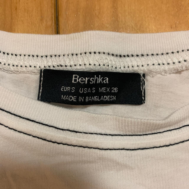 Bershka(ベルシュカ)のBershka 白Tシャツ　ZARA レディースのトップス(Tシャツ(半袖/袖なし))の商品写真