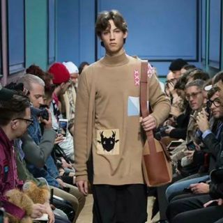 ジェイダブリューアンダーソン(J.W.ANDERSON)のJw anderson 17aw パッチロングカーディガン(ニット/セーター)