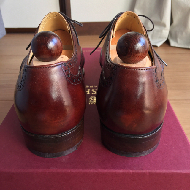 【新品】VASS フルブローグ Ｕラスト EU42 ゴールドミュージアムカーフ メンズの靴/シューズ(ドレス/ビジネス)の商品写真