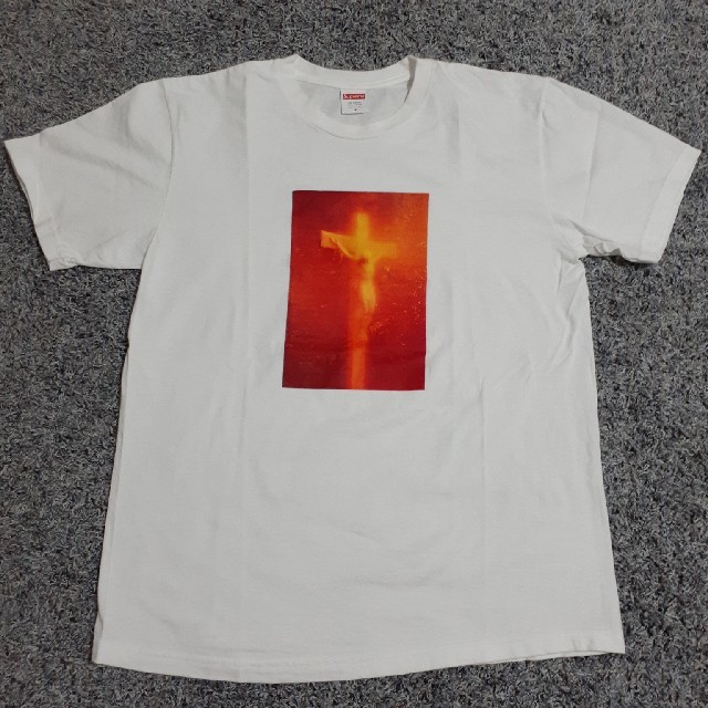 Supreme(シュプリーム)のロイ様専用　supreme 17aw piss christ tee 白 M メンズのトップス(Tシャツ/カットソー(半袖/袖なし))の商品写真