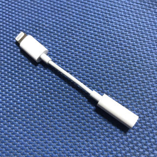 アップル(Apple)のApple 純正 iPhone イヤホン ジャック 変換アダプタ A1749(ヘッドフォン/イヤフォン)