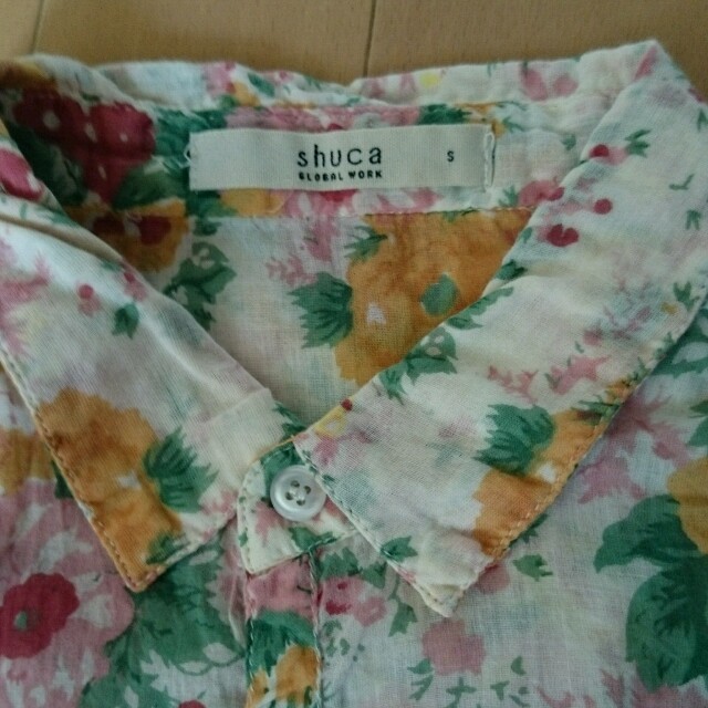 shuca(シュカ)のＳｈｕｃａ花柄シャツ レディースのトップス(シャツ/ブラウス(半袖/袖なし))の商品写真