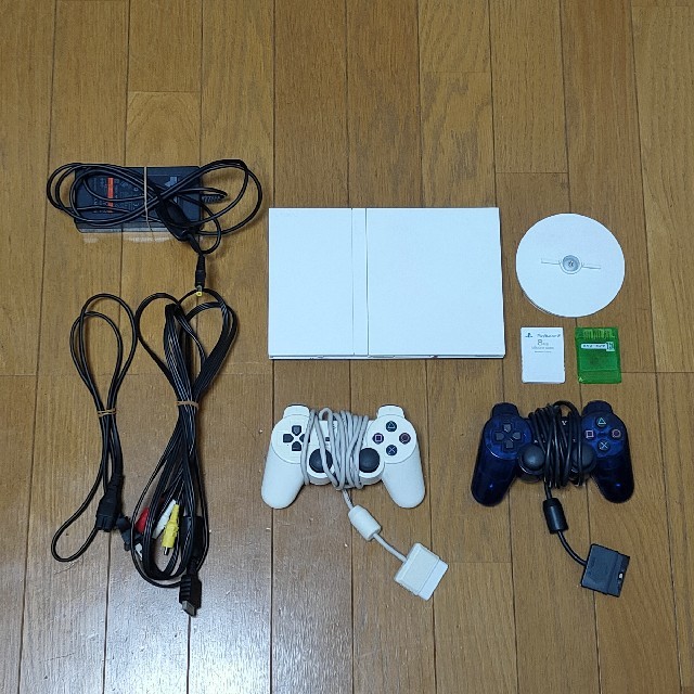 PlayStation2(プレイステーション2)の美品　動作確認済み　PS2 ホワイト　セット エンタメ/ホビーのゲームソフト/ゲーム機本体(家庭用ゲーム機本体)の商品写真