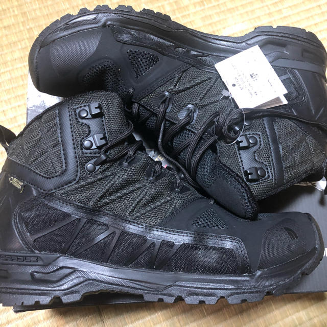 THE NORTH FACE(ザノースフェイス)のノースフェイス トレッキングシューズ 黒 GORE-TEX サラウンドミッド　  メンズの靴/シューズ(ブーツ)の商品写真