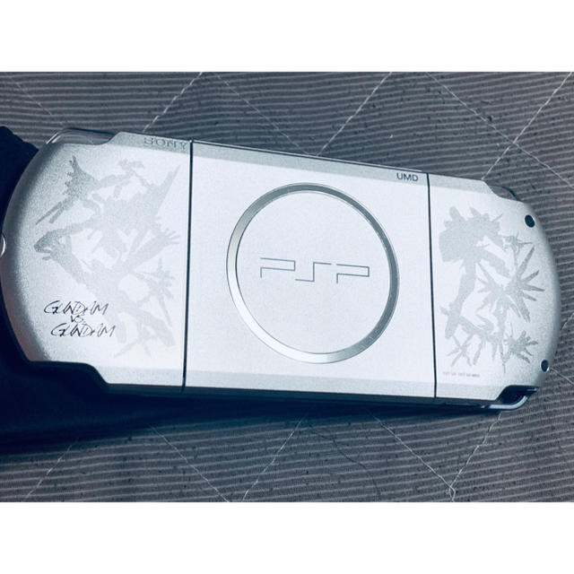 PlayStation Portable(プレイステーションポータブル)の専用出品　PSP-3000 ガンダム　美品　送料無料　2 エンタメ/ホビーのゲームソフト/ゲーム機本体(携帯用ゲーム機本体)の商品写真