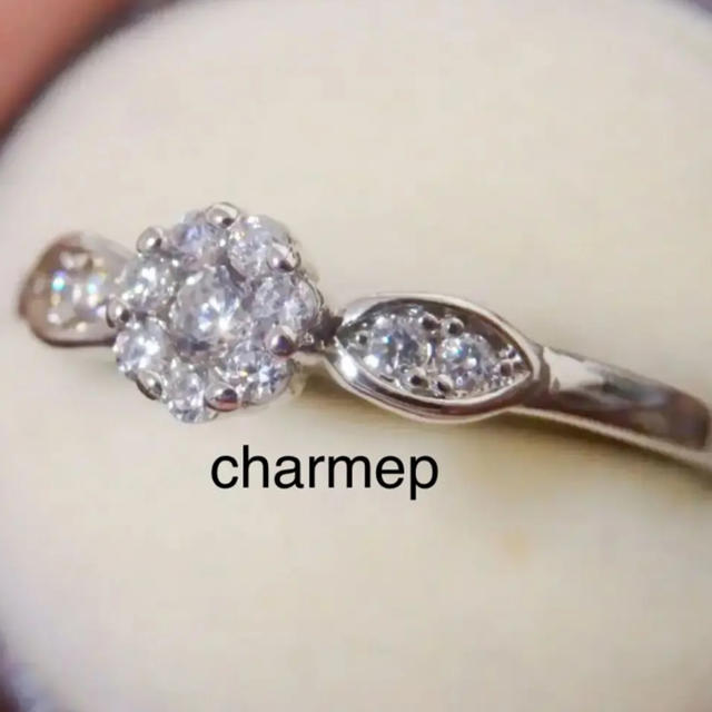 即購入OK【CR244】フラワーデザインのczダイヤモンドリング指輪 レディースのアクセサリー(リング(指輪))の商品写真
