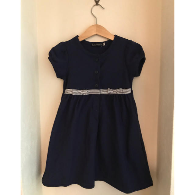 BeBe(ベベ)のＢeＢeネイビーワンピース【サイズ100】 キッズ/ベビー/マタニティのキッズ服女の子用(90cm~)(ワンピース)の商品写真