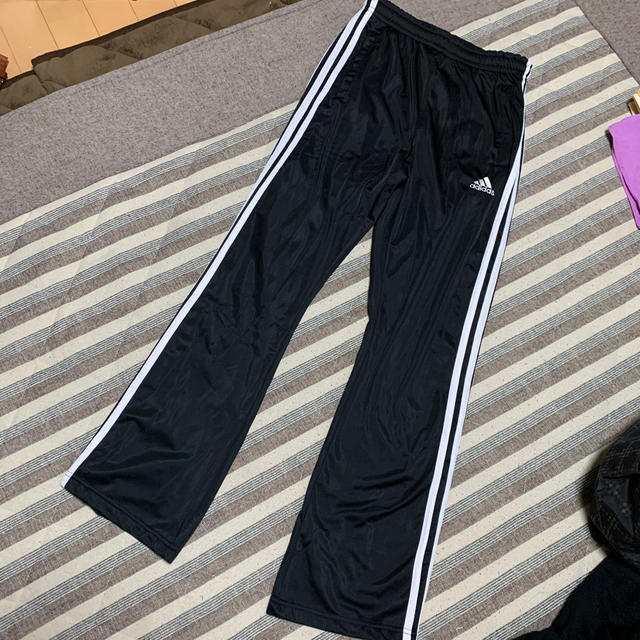 adidas(アディダス)の新品　アディダス　ジャージ　パンツ　黒M レディース  レディースのパンツ(その他)の商品写真