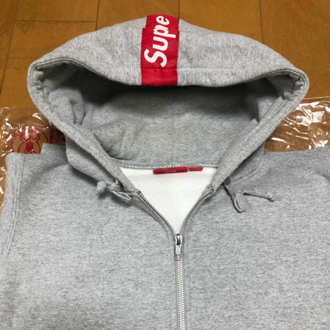 Supreme(シュプリーム)のSupreme Tape Logo Zip Up メンズのトップス(パーカー)の商品写真