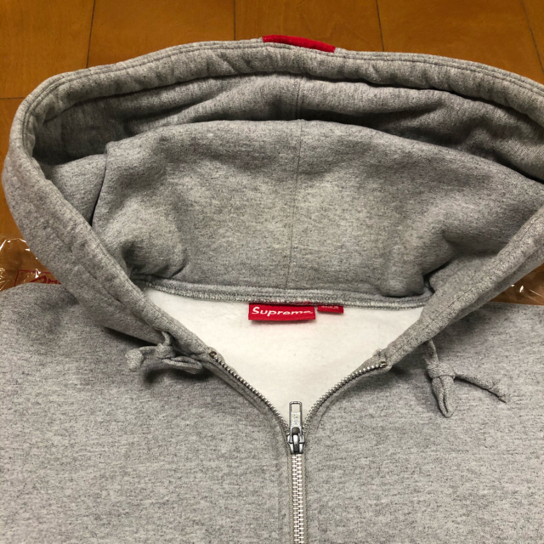 Supreme(シュプリーム)のSupreme Tape Logo Zip Up メンズのトップス(パーカー)の商品写真