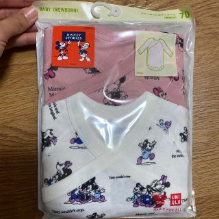 ユニクロ(UNIQLO)のユニクロ　クルーネックボディスーツ　肌着　前開き　ミッキー　ミニー(肌着/下着)