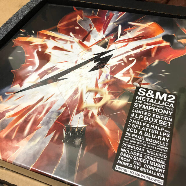 流行に サイン入 METALLICA S&M2 SUPER DELUXE BOX SET ポップス+ロック(洋楽) 流行に サイン入 METALLICA S&M2 SUPER DELUXE BOX SET ポップス+ロック(洋楽)