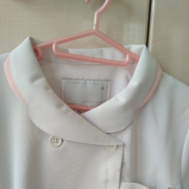 NAGAILEBEN(ナガイレーベン)のナース服　新品　未使用　襟元ピンク　Mサイズ　㊟　裾上げ済み　白　NAGAI レディースのレディース その他(その他)の商品写真