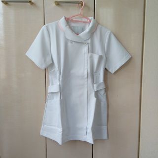 ナガイレーベン(NAGAILEBEN)のナース服　新品　未使用　襟元ピンク　Mサイズ　㊟　裾上げ済み　白　NAGAI(その他)