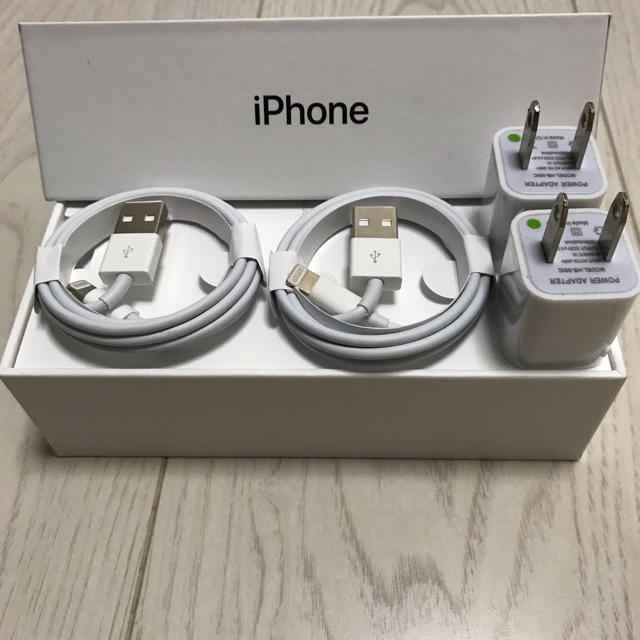 Apple(アップル)のApple iPhoneライトニング2本アダプター2個 スマホ/家電/カメラのスマートフォン/携帯電話(バッテリー/充電器)の商品写真