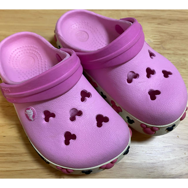 crocs(クロックス)のcrocsクロックス ミッキー クロックバンド 14cm ピンク キッズ/ベビー/マタニティのキッズ靴/シューズ(15cm~)(サンダル)の商品写真