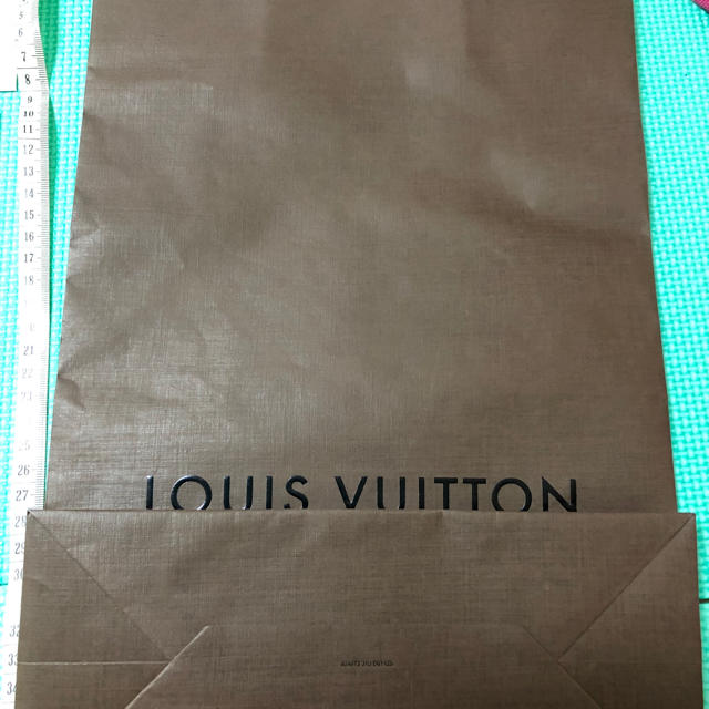 LOUIS VUITTON(ルイヴィトン)のルイヴィトン　直営店　バッグ購入時のショップ袋と　シャネル挨拶カード レディースのバッグ(ショップ袋)の商品写真