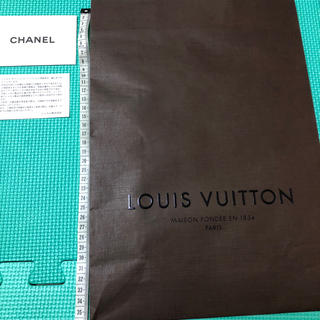ルイヴィトン(LOUIS VUITTON)のルイヴィトン　直営店　バッグ購入時のショップ袋と　シャネル挨拶カード(ショップ袋)