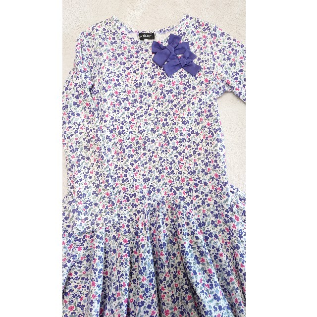 BeBe(ベベ)のBeBe ベベ ワンピース お花 キッズ/ベビー/マタニティのキッズ服女の子用(90cm~)(ワンピース)の商品写真