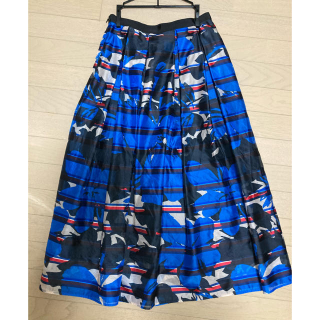 ANAYI(アナイ)の【ANAYI】BIGフラワータックスカート レディースのスカート(ひざ丈スカート)の商品写真
