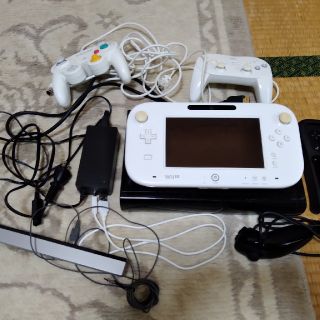 ウィーユー(Wii U)のWiiU 本体　豪華セット！　ゲームキューブコントローラ付(家庭用ゲーム機本体)