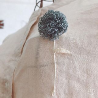 お花のブローチ　立体刺繍ブローチ(ブローチ/コサージュ)