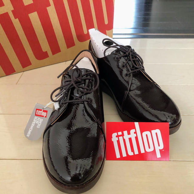 fitflop(フィットフロップ)のフィットフロップ ／エナメルスリッポンシューズ US7 レディースの靴/シューズ(ローファー/革靴)の商品写真