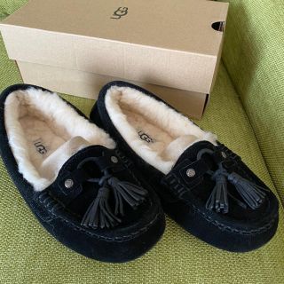 アグ(UGG)のアグ　UGG ミネトンカ モカシン ブラック　ムートン　黒　スリッポン　シューズ(スリッポン/モカシン)