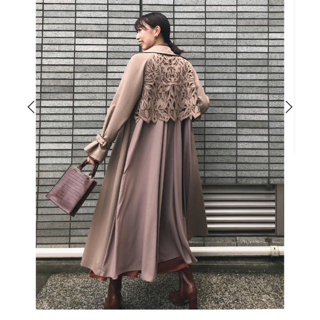 Ameri VINTAGE(アメリヴィンテージ)の新品　Ameri Vintage BACK CUTTING LACE COAT レディースのジャケット/アウター(トレンチコート)の商品写真